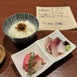 酒肴場 屯 - 海鮮丼¥500、大間のまぐろ、大間のあわび入り