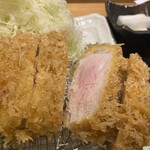 とんかつ いわい - ミディアムな断面です。