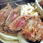 Ishiyaki Suteki Zei - 「牛ささみステーキ＆牡蠣フライランチ」のステーキ