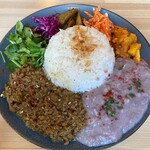 ゴロンドリーナ - 本日のカレー２種 ラムダモンキーマ・紫芋のポタージュキーマ ※ご飯の量200g