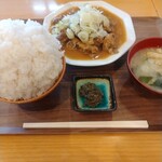 Motsunikomi Senmonten Aburaya Shokudou - ご飯の昔話盛とモツ煮大盛り