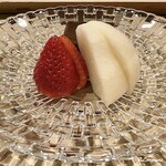 御料理 寺沢 - あまおう苺に愛宕梨に水羊羹