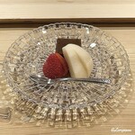 御料理 寺沢 - あまおう苺に愛宕梨に水羊羹