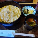 227821801 - 今回は親子丼をいただくことに。他ではなかなか味わえない、岡北ならではの味といって良いのではないかと。