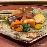 御料理 寺沢 - バフン海胆､秋刀魚の有馬煮､二子芋のおかき揚げ､菱蟹の内子､鰆に慈姑チップス､銀杏揚げ､白鮭で巻いた酢大根