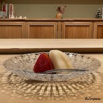 御料理 寺沢 - あまおう苺に愛宕梨に水羊羹