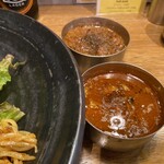 SPICY CURRY 魯珈 - 魯珈チキンカレーとラムビンダルー