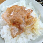 たまおか食堂 - ちょっと甘めのニンニク醤油味
            いい味付けです