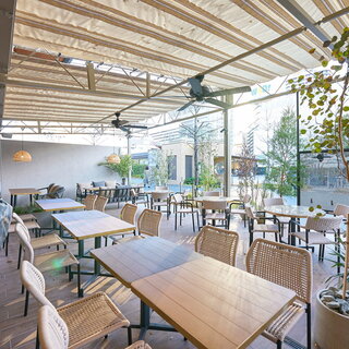 There are approximately 180 seats on the terrace, which has an excellent open feel. Pets are allowed on the terrace.