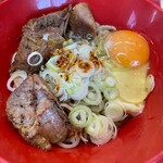 豚虎ラーメン - 生卵インっ！