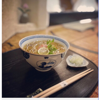 A luxurious 100 percent soba made from buckwheat seeds. A memorable taste