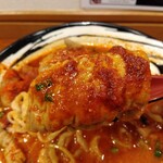 俺の中華たなか家 - 「極辛味噌ホルモン」蓮華リフト⤴️プリップリ♬なホルモンに真っ赤な唐辛子がたっぷり(゜o゜;❗❗