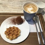 GODIVA cafe - モーニングセット　A:ベルギーワッフル　チョコムース