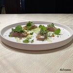 プチレストラン ブーケ・ド・フランス - 真鯵を軽く炙り山葵と燻製醤油とポワヴル ノワール