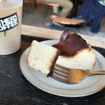 ジ・アザーサイド・コーヒー - バスクチーズケーキ
