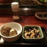 チャコールグリル 紅玉 - 「お通し」 衣かつぎ ・ ひじき