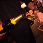 ギャルソンパブ - シャンパンは１本１５０００円ぐらい
      パスタは１０００円ぐらいだと記憶している。
      
      なたパスタが旨かった！
      