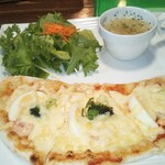 雪詩慕雲 - 本日のワンプレートランチ、ハーフピッツァ。