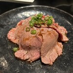 焼肉 Meat it - 和牛炙りユッケ