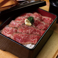 【神楽坂名物ビフテキ重御膳】※平日のみソフトドリンク一杯付き