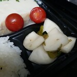 キッチン ブルー グローブ - カブのお新香のアップ