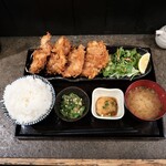 炭火焼 飯や 武平次 - 若鶏の唐揚げ定食　950円