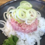 Kitakata Shokudou - ラーメンを食べた後のスープを汁物がわりに食べるネギトロ丼、最高