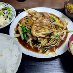 白龍ラーメン - 豚ニラ定食　850円