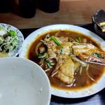 白龍ラーメン - ごはんなくなったのにまだまだ残ってる豚ニラ