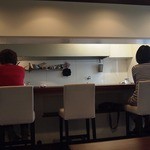 ビストロ　イイダ - カウンターあり