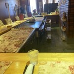 ステーキ・海鮮　リヤン・ド・ファミーユ - 妻が風邪引きなので一番隅の席で食べました