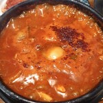 コッテジ - 牡蠣入り豆腐チゲ（激辛；生卵を落として）