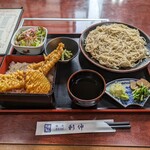 利伸 - 「穴子天重定食 (冷たいそば)」(¥950-税込)でーす。スゴいボリュームです。