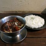 一文字カリー店 - チキンルーカリー（４辛、ライス中盛、ランチ完食で800円）