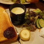 カフェドラフイユ - 料理写真:小倉トーストのモーニング
