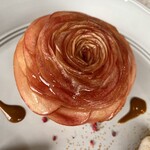 leafis cafe ASAGAYA - りんごの薔薇タルトアップ