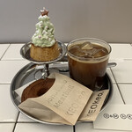 Donut and Meatball KEOkeo - クリスマスプリン　オールドファッションドーナツ　アイスコーヒー