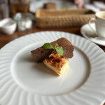 TRATTORIA PACE - ランチセットのドルチェは田舎風チョコケーキとカタラーナ