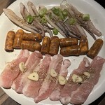 Okonomiyaki Monja Rin - ○得3点盛り合わせ（トントロ･チョリソー･ゲソ）