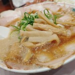 ラーメン魁力屋 - 特製醤油肉入りラーメン