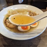 なると家 - 海老塩ワンタン麺_味玉サービス(2023.12)