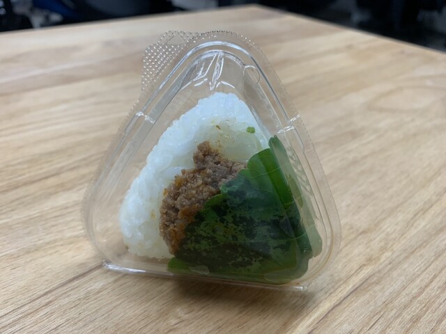 握り飯太郎 抗菌 三角 おにぎり お弁当箱 二段 500ml レンジ対応 かわいい