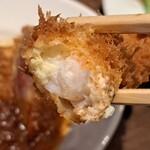 洋食の朝日 - 海老も大きめサイズで　プリプリしてとても美味しい。