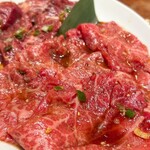 焼肉 スタミナ苑 - バターロースのお肉