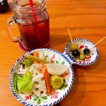 和洋折衷 Bar de la Emi - 料理写真:季節のピクルス　クランベリージュース