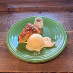 GRANNY SMITH  APPLE PIE & COFFEE - 