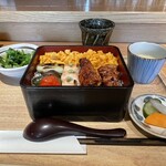 鳥歐 - 黒岩土鶏の焼鳥重セット1,650円