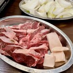 大衆中遊華食堂 八戒 - 生ラムジンギスカン 三種盛(チャックロール、マトン、ショルダー)