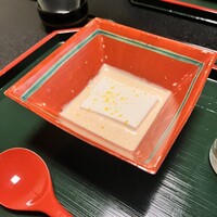 祇園にしむら - 先付の胡麻豆腐。ゆずの香りも良いです。