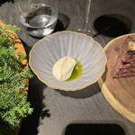 ハジメ - 大空と大地　　豆腐のクリームとカンパーニュ　豆腐がこんなクリームになっちゃうのが不思議　クリームチーズの様な食感　味は大豆だけど旨味凝縮でカンパーニュに付けるとまた絶品